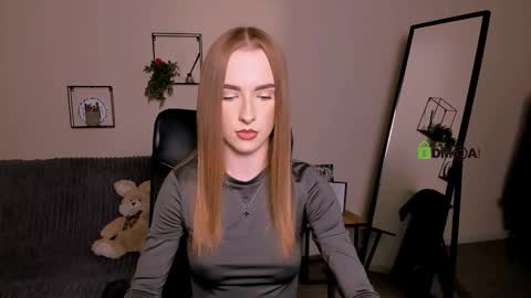 Snapshot of doll_vey chatting on October 2, 1:05 pm doll_vey online show from October 2, 1:05 pm