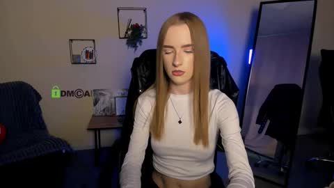 Snapshot of doll_vey chatting on September 26, 8:17 pm doll_vey online show from September 26, 8:17 pm