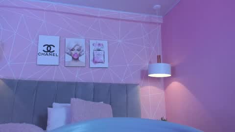 Snapshot of dolly_zoe chatting on February 17, 4:20 am Call me Zoe online show from February 17, 4:20 am