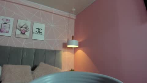 Snapshot of dolly_zoe chatting on February 13, 5:26 am Call me Zoe online show from February 13, 5:26 am