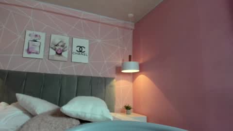 Snapshot of dolly_zoe chatting on January 18, 5:10 am Call me Zoe online show from January 18, 5:10 am