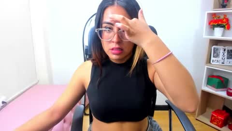Snapshot of dollyjuicy1 chatting on January 19, 9:34 pm dollyjuicy1 online show from January 19, 9:34 pm