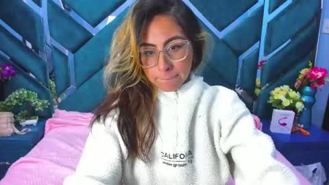 Snapshot of dollyjuicy1 chatting on February 28, 3:48 am dollyjuicy1 online show from February 28, 3:48 am