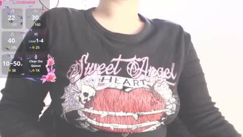 Snapshot of dollysweet666 chatting on October 8, 1:37 pm dollysweet666 online show from October 8, 1:37 pm