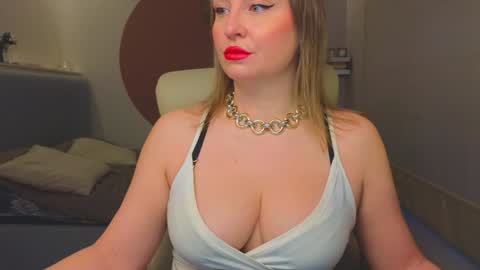 DOM MUMMY online show from January 19, 6:42 am