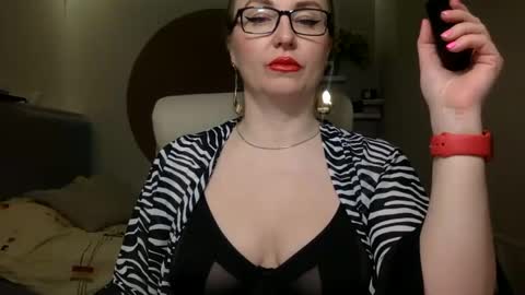 DOM MUMMY online show from March 9, 6:00 pm