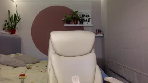 DOM MUMMY online show from December 5, 1:56 pm