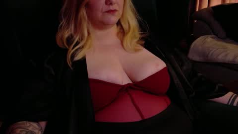 SADE online show from April 27, 9:23 pm