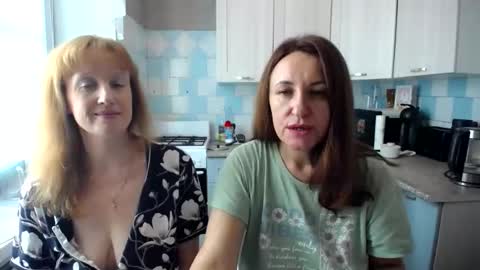 Snapshot of donnalimadonna chatting on September 10, 7:52 am Tatiana 43 curvy sexy body and Joanna redhead 39 years online show from September 10, 7:52 am