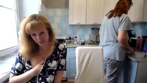 Snapshot of donnalimadonna chatting on October 2, 7:24 am Tatiana 43 curvy sexy body and Joanna redhead 39 years online show from October 2, 7:24 am