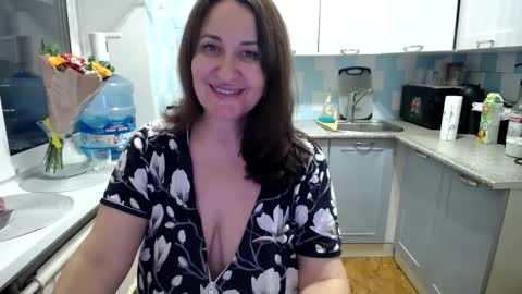 Snapshot of donnalimadonna chatting on December 28, 4:09 pm Tatiana 43 curvy sexy body and Joanna redhead 39 years online show from December 28, 4:09 pm