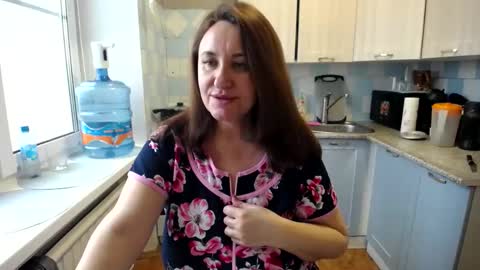 Snapshot of donnalimadonna chatting on March 2, 12:36 pm Tatiana 43 curvy sexy body and Joanna redhead 39 years online show from March 2, 12:36 pm