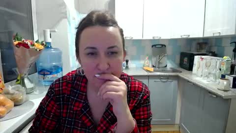 Snapshot of donnalimadonna chatting on January 1, 3:57 pm Tatiana 43 curvy sexy body and Joanna redhead 39 years online show from January 1, 3:57 pm
