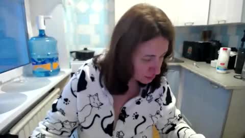 Snapshot of donnalimadonna chatting on December 11, 6:36 am Tatiana 43 curvy sexy body and Joanna redhead 39 years online show from December 11, 6:36 am