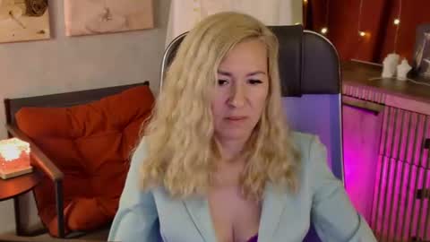 Donna online show from June 15, 7:47 pm