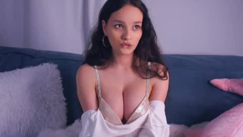 Victoria online show from May 11, 9:01 pm