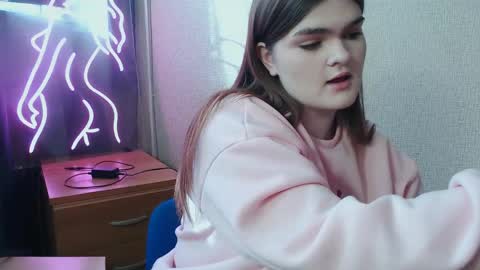 dora_candy_ online show from March 7, 1:07 pm