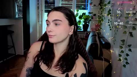 Snapshot of dorfmatratze_ chatting on October 9, 8:07 am Alice online show from October 9, 8:07 am