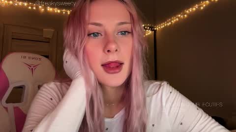 Lana  Eva  dont forget to give us a thumb up online show from November 3, 1:26 pm