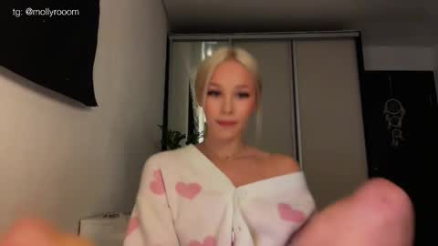 MOLLYYYY dont forget to give me a thumb up online show from May 31, 1:17 pm