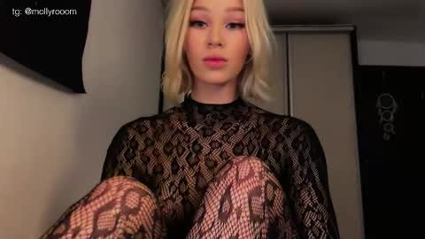 MOLLYYYY dont forget to give me a thumb up online show from June 1, 2:19 pm
