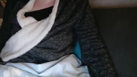Snapshot of douce_elsa chatting on February 10, 6:24 pm Douce Elsa online show from February 10, 6:24 pm