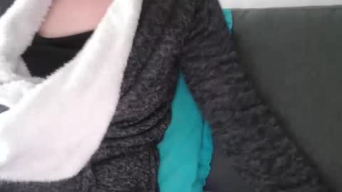 Snapshot of douce_elsa chatting on March 8, 2:27 pm Douce Elsa online show from March 8, 2:27 pm