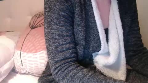Snapshot of douce_elsa chatting on January 26, 12:11 pm Douce Elsa online show from January 26, 12:11 pm
