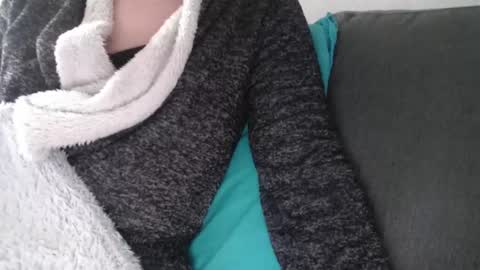 Snapshot of douce_elsa chatting on January 18, 11:00 am Douce Elsa online show from January 18, 11:00 am