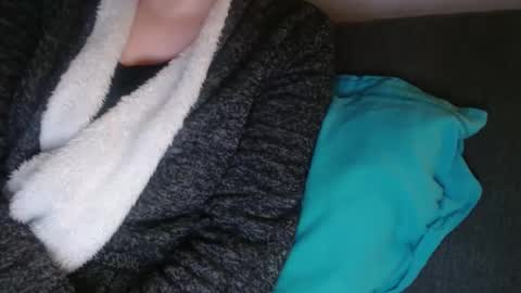 Snapshot of douce_elsa chatting on February 26, 7:19 pm Douce Elsa online show from February 26, 7:19 pm