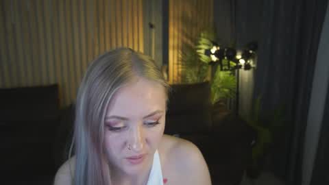 Lina online show from April 7, 6:04 am