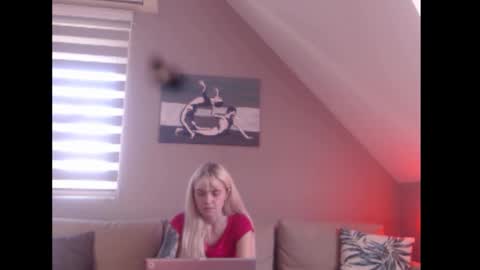 A girl online show from September 12, 7:29 am