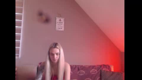 A girl online show from February 14, 8:27 am