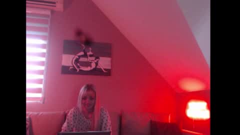 A girl online show from September 26, 6:55 am