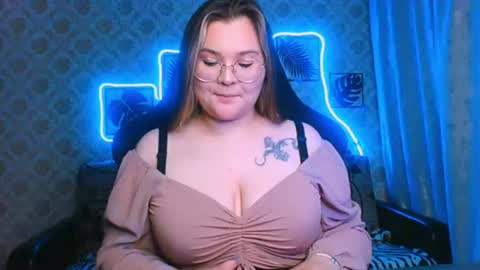 dreamforyoue2 online show from July 26, 8:05 pm
