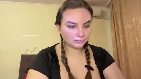 Snapshot of dreamyblushfairy chatting on October 13, 2:42 pm Mila online show from October 13, 2:42 pm