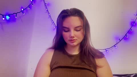 Snapshot of dreamyblushfairy chatting on December 5, 8:11 am Mila online show from December 5, 8:11 am