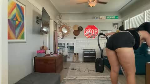 RIRI OR DREAMY online show from February 1, 7:12 pm