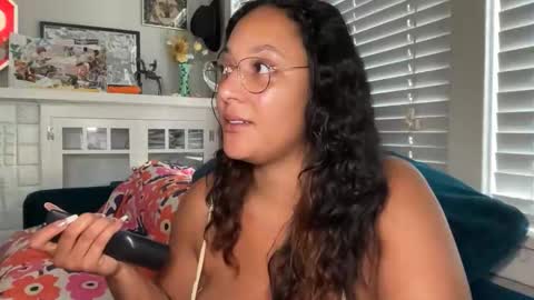 RIRI OR DREAMY online show from April 8, 3:14 pm