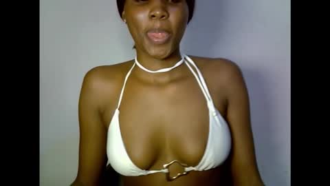 Snapshot of drippingpussy__ chatting on October 18, 11:17 pm drippingpussy__ online show from October 18, 11:17 pm