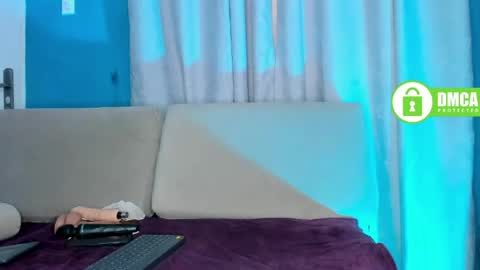 duamilktits online show from April 14, 9:20 am