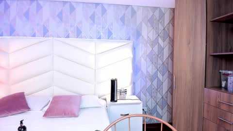 Snapshot of dulce_hiil_ chatting on March 3, 9:45 pm Monday 5-2 am From Tuesday to Friday5-1 am Colombia time online show from March 3, 9:45 pm