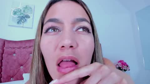 Dulce  online show from January 17, 7:05 pm