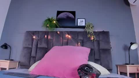 DULCE AURORA online show from June 11, 5:59 am