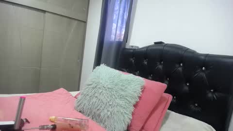 Nicole   online show from October 2, 9:42 pm