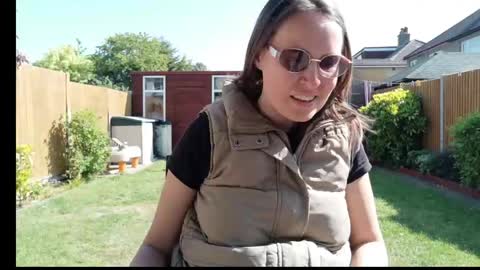 Nadia Ferreira  online show from April 27, 9:17 am