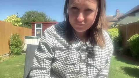 Nadia Ferreira  online show from April 22, 12:35 pm