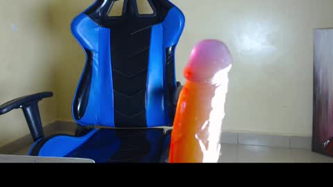 Snapshot of ebony_choco2 chatting on February 24, 12:14 pm ebony choco2 online show from February 24, 12:14 pm
