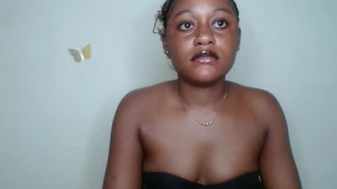 Snapshot of ebony_fatass chatting on October 18, 9:23 am Ella online show from October 18, 9:23 am