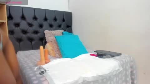 Snapshot of ebony_hot_sex1 chatting on February 4, 12:22 pm linda online show from February 4, 12:22 pm